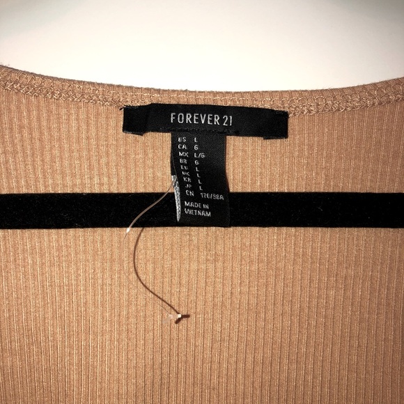 Forever 21 cropped tshirt - Picture 2 of 2